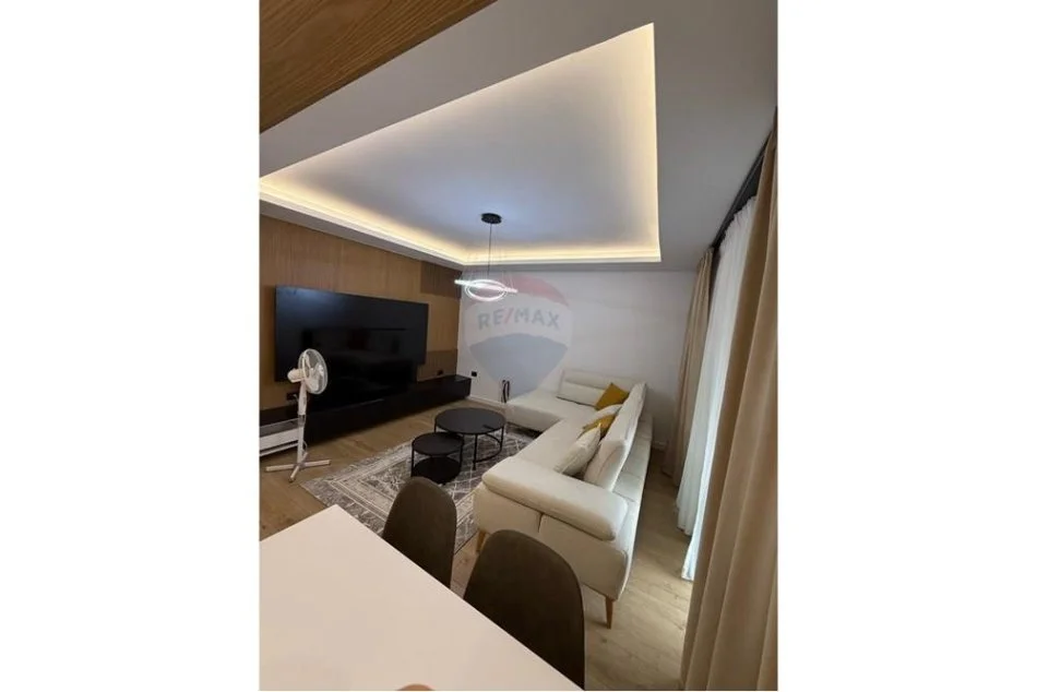 Tirane, jepet me qera apartament 1+1 Kati 2, 100 m² 1.000 € (qender)