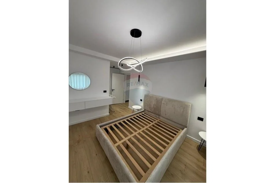 Tirane, jepet me qera apartament 1+1 Kati 2, 100 m² 1.000 € (qender)