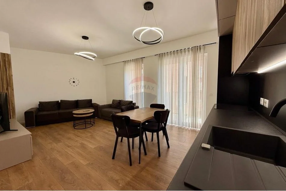 Tirane, jepet me qera apartament 1+1 Kati 2, 70 m² 600 € (Bulevardi i ri)