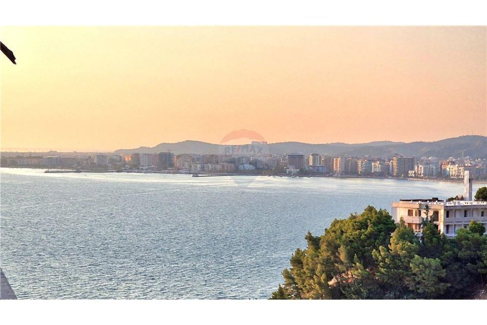 Vlore, shitet apartament 2+1+Ballkon Kati 3, 101 m² (Uje i Ftohte)