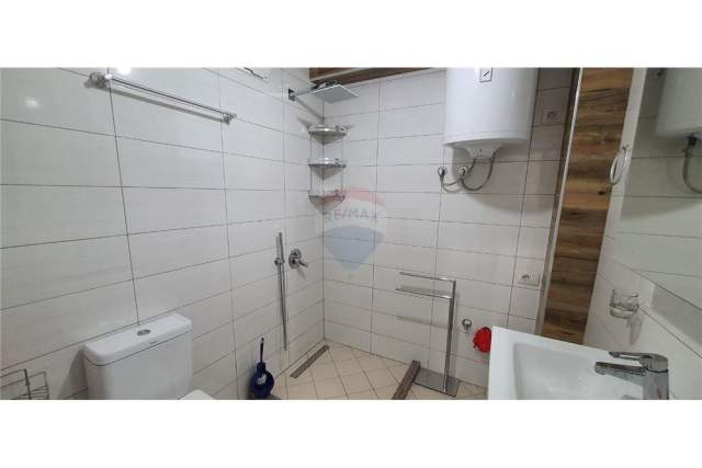 Tirane, jepet me qera apartament 2+1 Kati 1, 90 m² 400 Euro (Sauk)