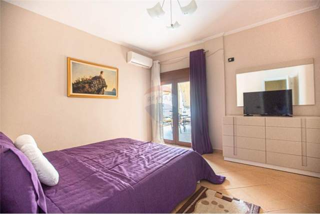 Tirane, jepet me qera apartament 2+1+BLK Kati 4, 130 m² 800 Euro (Ish Blloku)