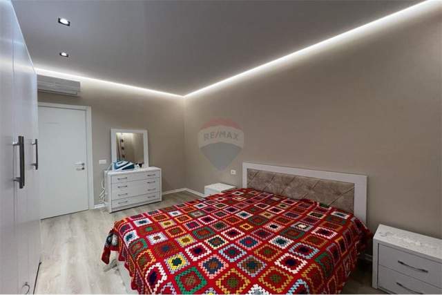 Tirane, jepet me qera apartament 2+1 Kati 7, 102 m² 500 Euro (Rruga 3 Deshmoret)
