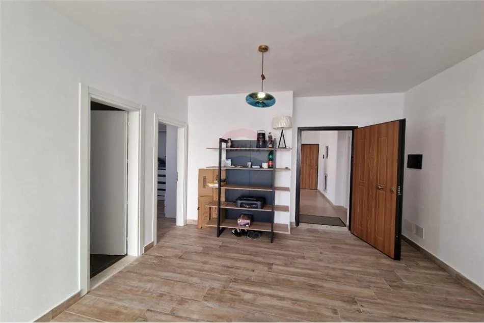 Vlore, shitet apartament+verande | Penthouse 1+1+Aneks+Ballkon Kati 9, 115 m² 230.000 € (Dhimiter Konomi)