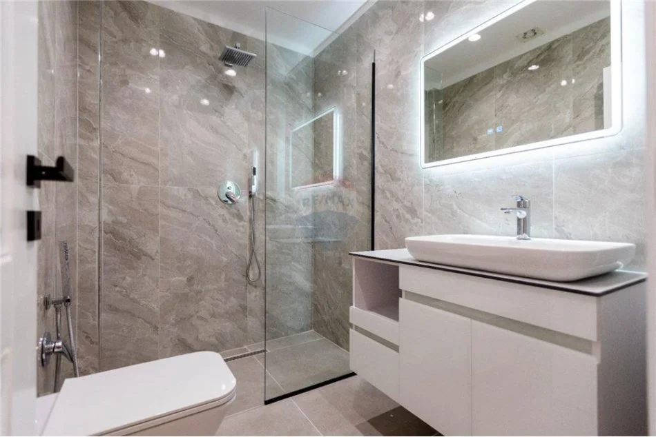 Vlore, shitet apartament 1+1+Ballkon Kati 0, 45 m² 99.000 € (Lungomare)