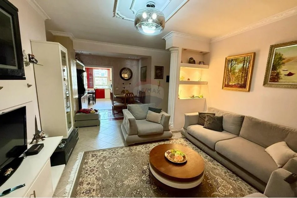 Tirane, jepet me qera apartament 2+1+Ballkon Kati 3, 95 m² 550 € (Rruga Irfan Tomini)