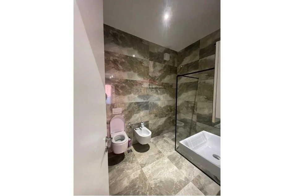 Tirane, shitet apartament 2+1+Ballkon Kati 5, 133 m² 390.000 € (KOMPLEKSI DELIJORGJI)