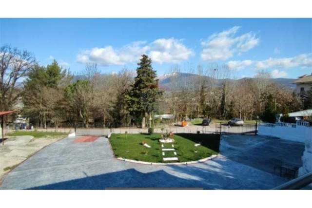 Tirane, jepet me qera Vile 170 m² 500 Euro