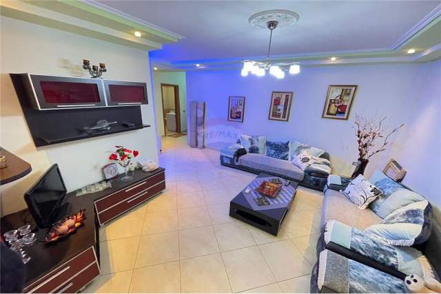Tirane, jepet me qera apartament 2+1+BLK Kati 3, 118 m² 500 Euro (Eleonora)