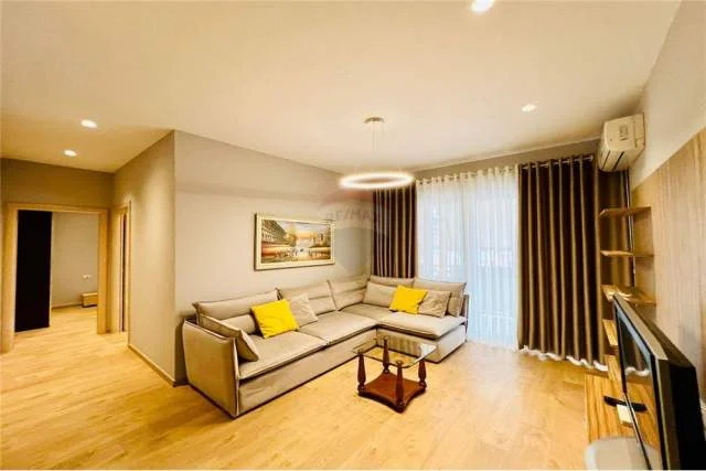 Tirane, jepet me qera apartament 2+1 Kati 10, 90 m² 700 Euro (Rruga Medar Shtylla)