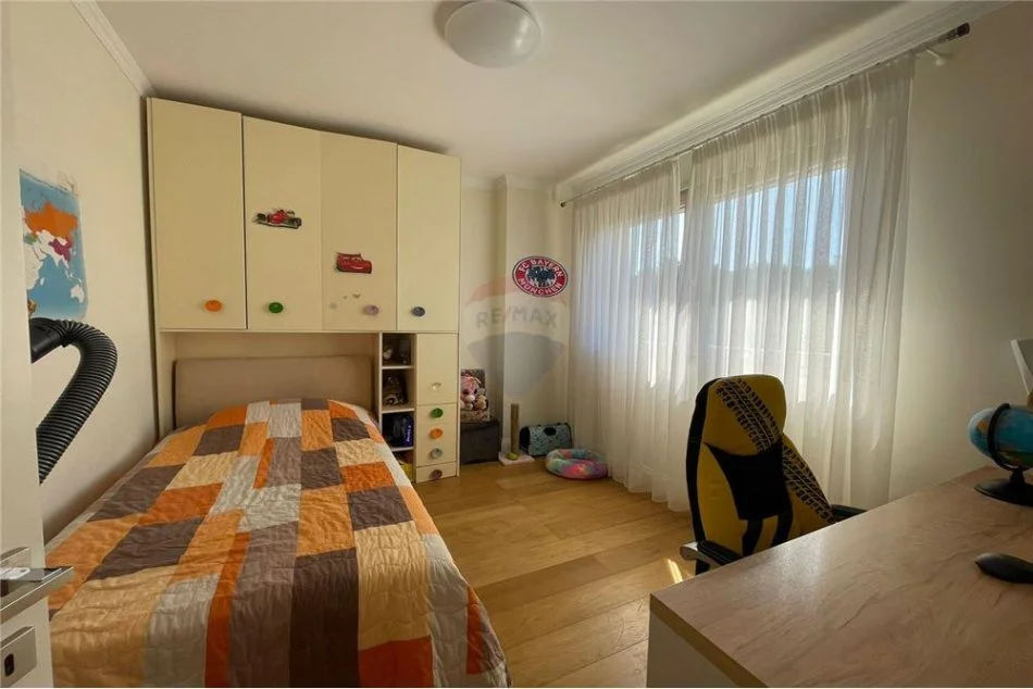 Tirane, shitet apartament duplex 3+1 Kati 3, 150 m² 299.000 € (Dupleks luksoz ne shitje me super pamje prane Liqenit!)