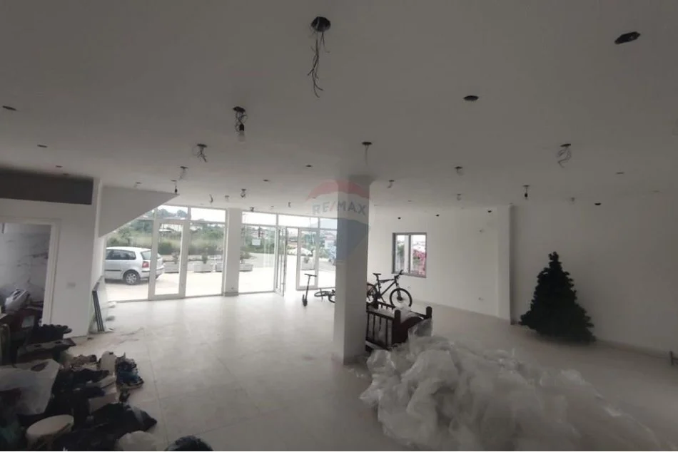 Tirane, jepet me qera ambjent biznesi Kati 0, 130 m² 350 € (Paskuqan)