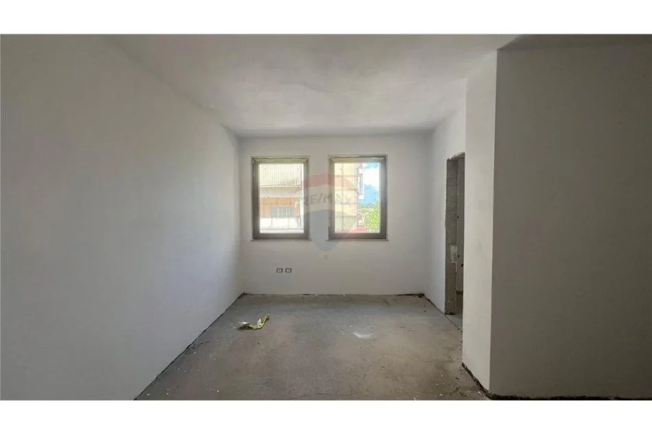 Tirane, shitet apartament 1+1+Ballkon Kati 2, 79 m² 103.000 € (Loni Ligori)