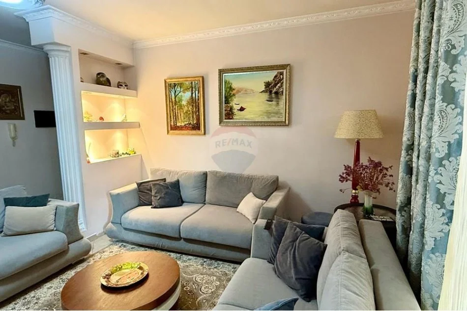 Tirane, jepet me qera apartament 2+1+Ballkon Kati 3, 95 m² 550 € (Rruga Irfan Tomini)