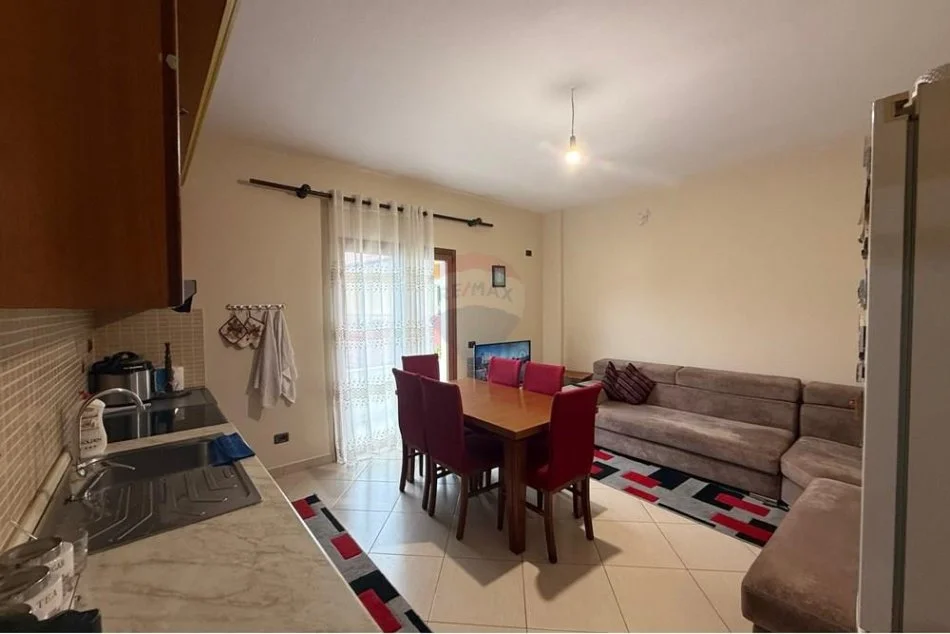 Tirane, jepet me qera apartament 2+1 Kati 2, 120 m² 450 € (Vilat Gjermane)