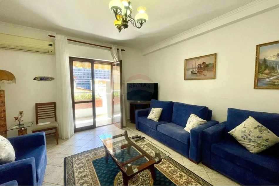 Tirane, jepet me qera apartament 2+1+Ballkon Kati 4, 120 m² 680 € (Komuna e Parisit)