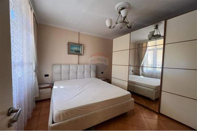 Tirane, jepet me qera apartament 2+1 Kati 4, 70 m² 550 Euro (Rruga e Kavajes)