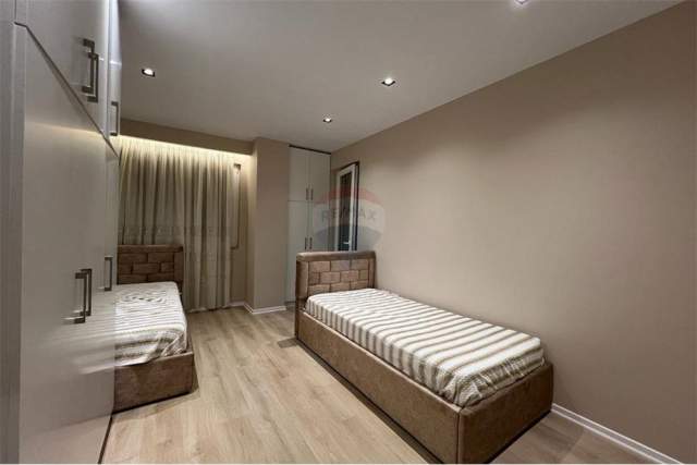 Tirane, jepet me qera apartament 2+1 Kati 7, 102 m² 500 Euro (Rruga 3 Deshmoret)