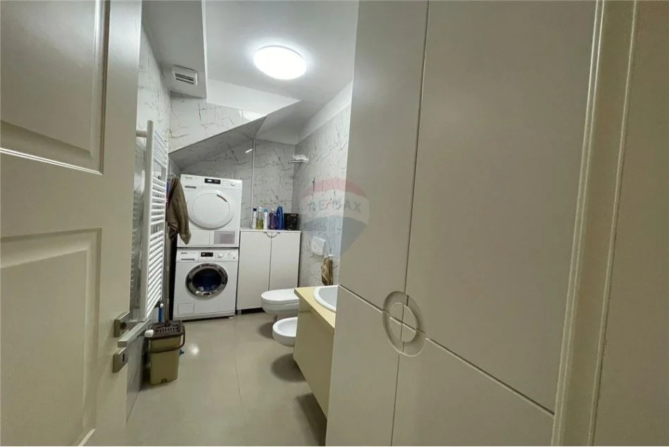 Tirane, shitet apartament duplex 3+1 Kati 3, 150 m² 299.000 € (Dupleks luksoz ne shitje me super pamje prane Liqenit!)