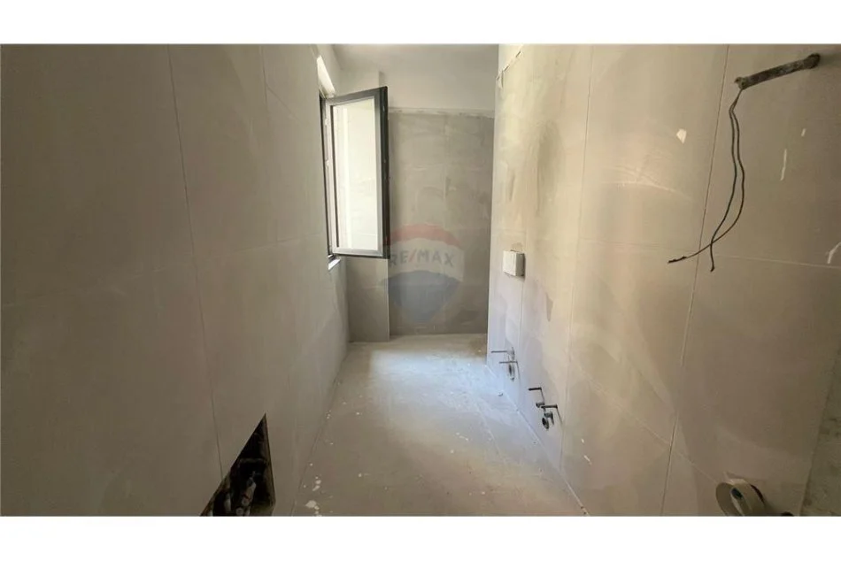 Tirane, shitet apartament 1+1+Ballkon Kati 2, 79 m² 103.000 € (Loni Ligori)