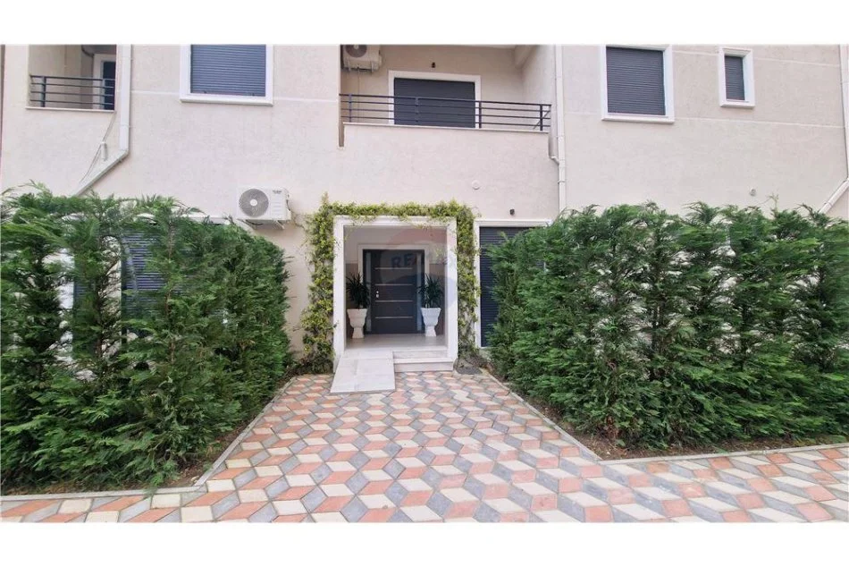 Vlore, shitet apartament 1+1+Ballkon Kati 10, 58 m² 127.600 € (Lungomare)