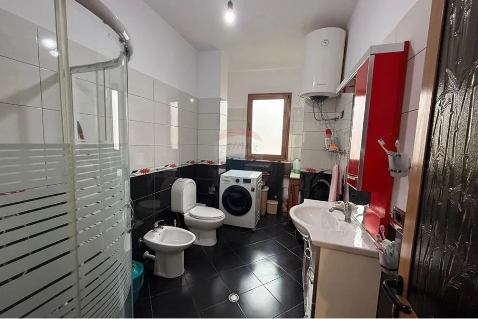 Tirane, jepet me qera apartament 2+1 Kati 2, 120 m² 450 € (Vilat Gjermane)