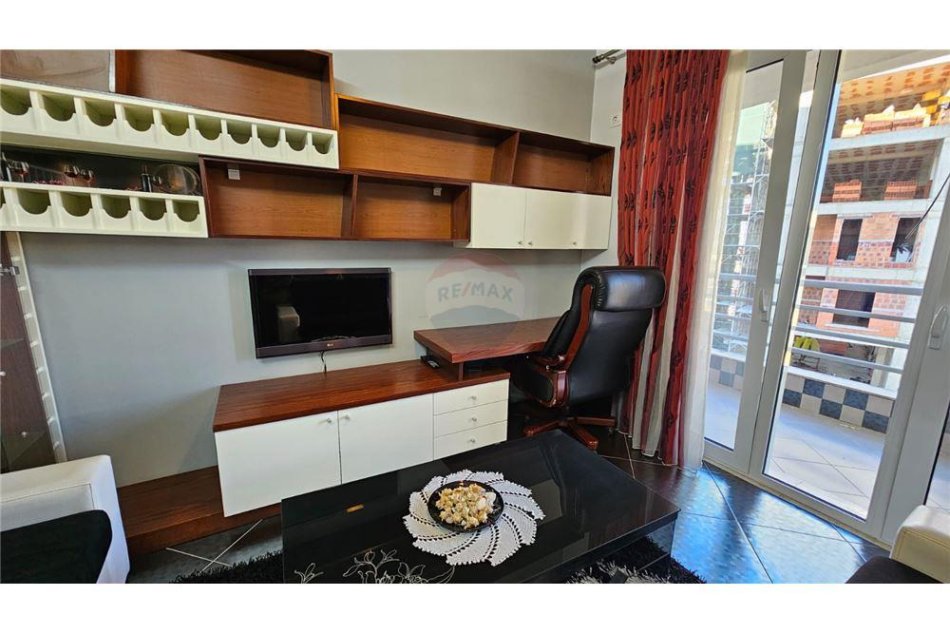 Tirane, jepet me qera apartament 3+1+Ballkon Kati 5, 125 m² 700 € (Bulevardi i ri)
