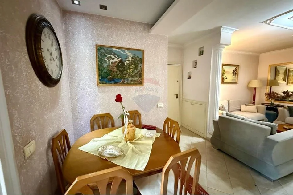 Tirane, jepet me qera apartament 2+1+Ballkon Kati 3, 95 m² 550 € (Rruga Irfan Tomini)