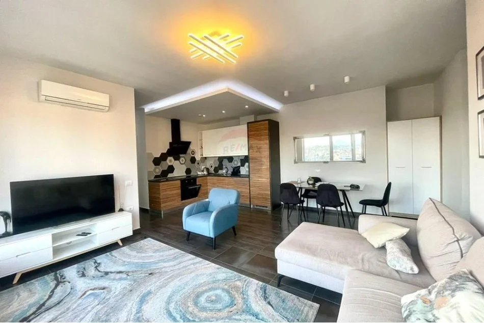 Tirane, jepet me qera apartament 2+1+Ballkon Kati 7, 90 m² 900 € (Pazari i Ri)