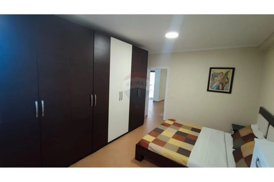 Tirane, shitet apartament 2+1+Ballkon Kati 8, 99 m² 135.000 € (Migjeni)