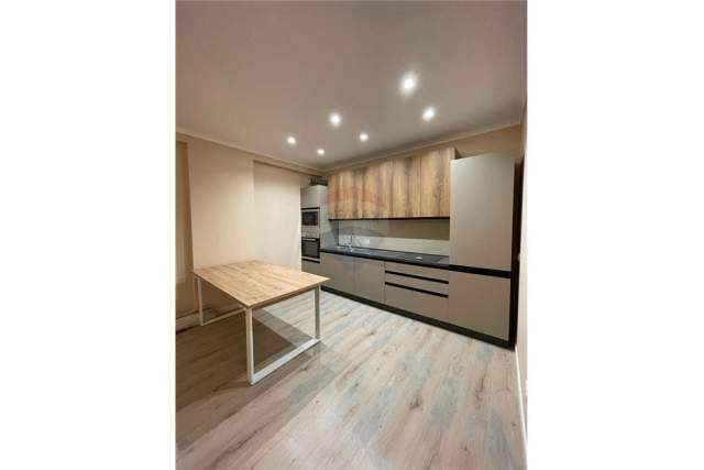 Tirane, jepet me qera apartament 2+1 Kati 7, 115 m² 450 Euro (Astir)