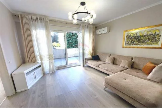 Tirane, jepet me qera apartament 2+1 Kati 1, 112 m² 600 Euro