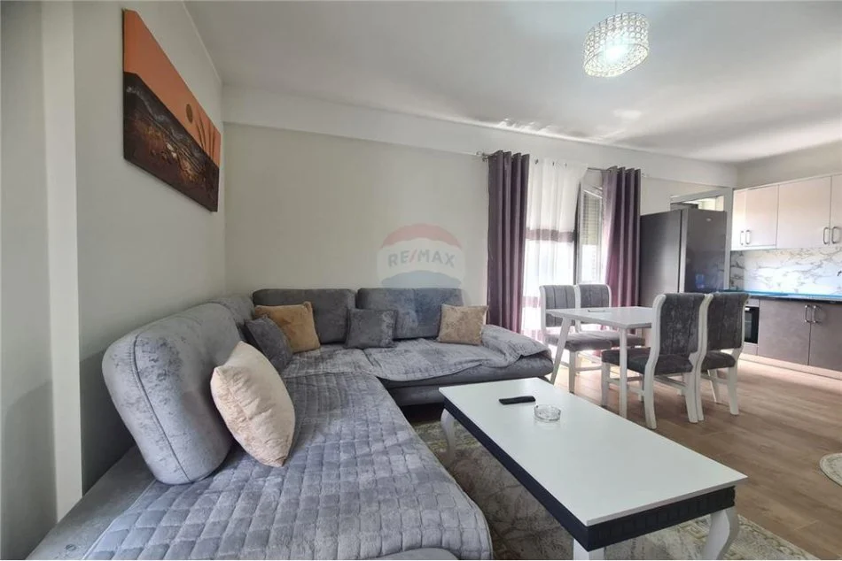 Tirane, jepet me qera 1+1 Kati 1, 59 m² 500 € (Xhamlliku)