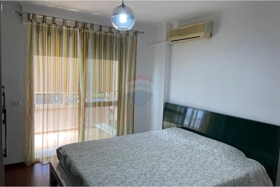 Tirane, jepet me qera 2+1 Kati 9, 110 m² 800 € (APARTAMENT 2+1+2 PER QIRA TE KOMUNA E PARISIT)