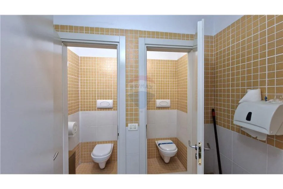 Vlore, jepet me qera ambjent biznesi Kati 2, 160 m² 900 € (Rr.Cipajve)