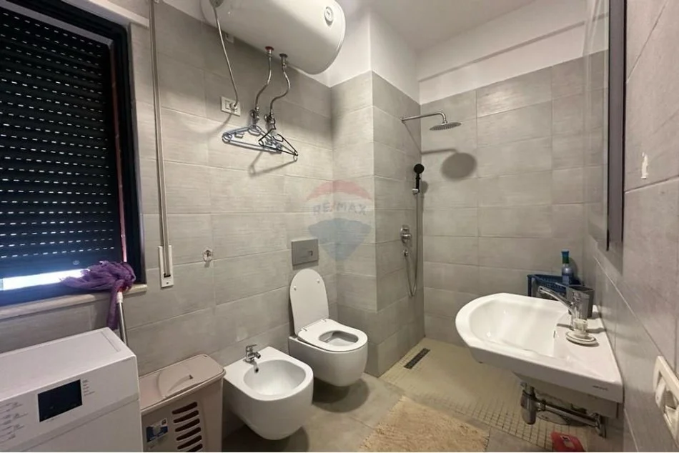 Tirane, jepet me qera apartament 1+1+Ballkon Kati 5, 75 m² 450 € (teodor keko)