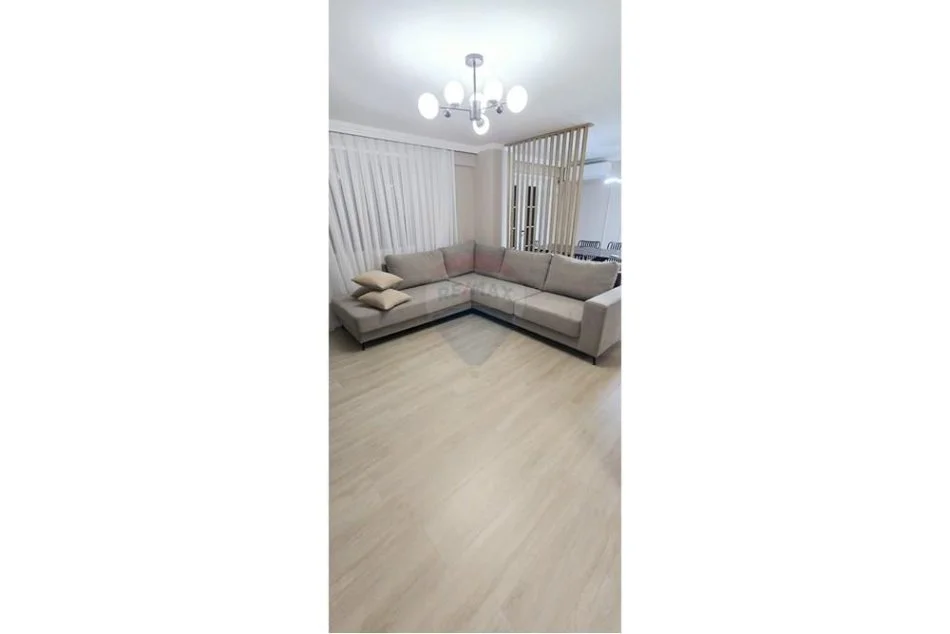 Tirane, jepet me qera apartament 3+1+Ballkon Kati 2, 135 m² 1000 € (Rruga Mine Peza)