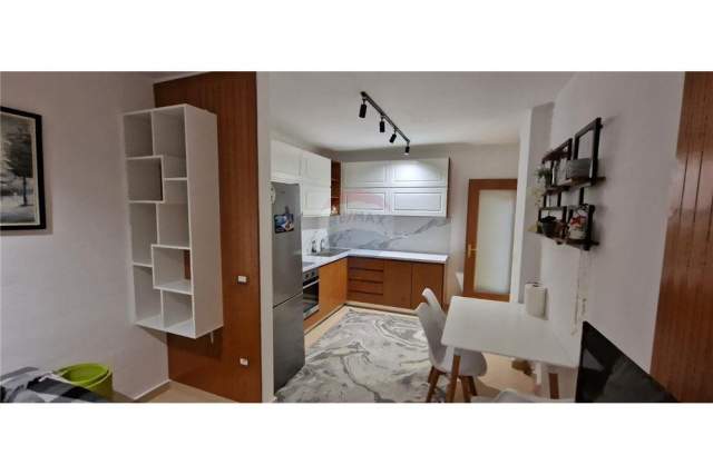 Tirane, jepet me qera apartament 1+1+BLK 70 m² 550 Euro (Rruga Peti)
