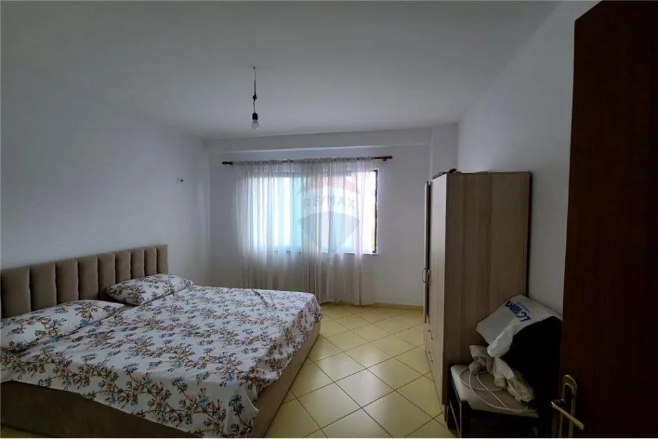 Tirane, jepet me qera apartament 2+1 , 115 m² 350 € (Laprake)