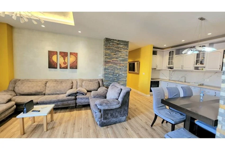 Tirane, shitet 3+1 Kati 10, 133 m² 295.000 € (Shitet apartament 3+1+2 tek Rruga e Kosovareve)