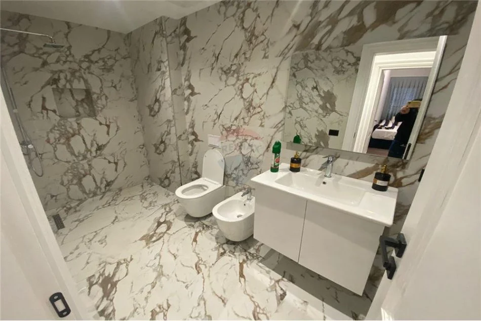 Tirane, jepet me qera apartament 3+1 , 1.000 € (Rezidenca Kodra e Diellit)