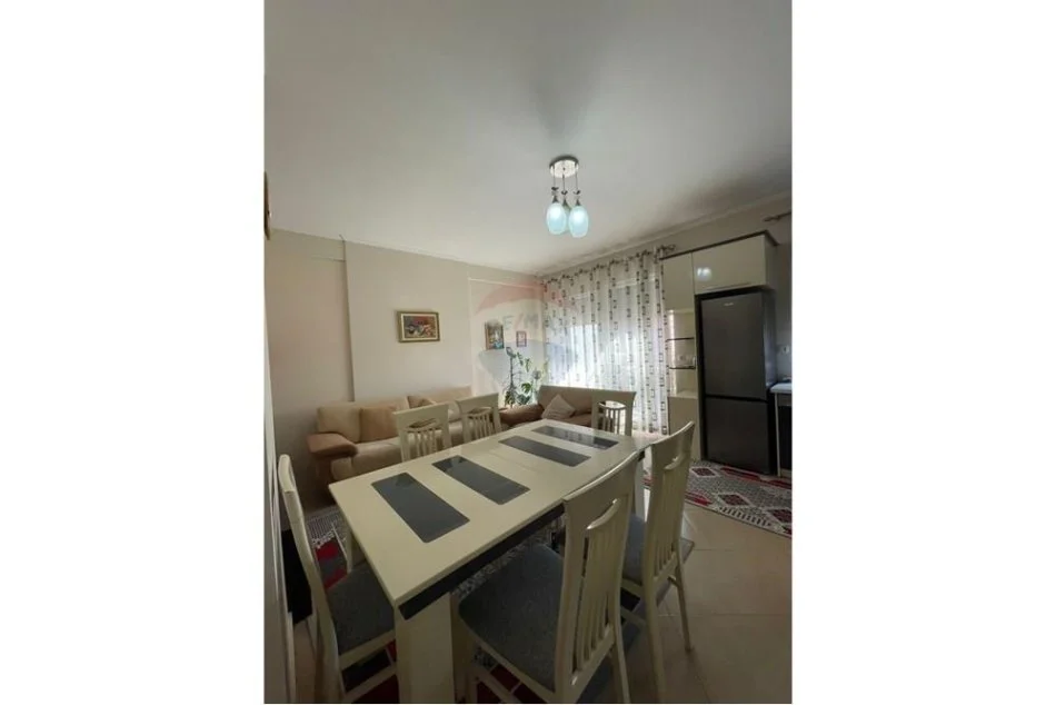 Tirane, jepet me qera apartament 1+1+Ballkon Kati 6, 77 m² 650 € (RRUGA E BOGDANEVE)