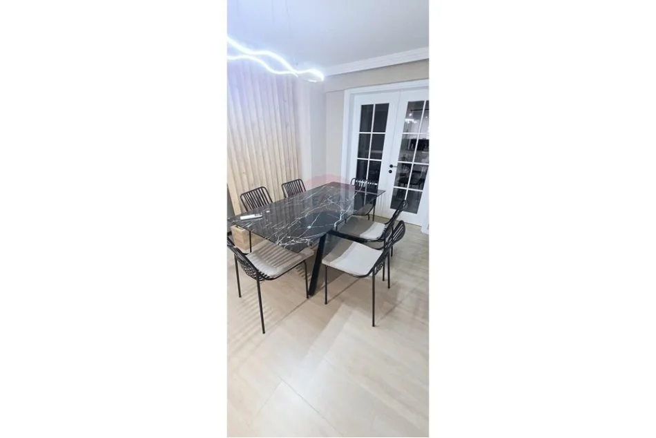 Tirane, jepet me qera apartament 3+1+Ballkon Kati 2, 135 m² 1000 € (Rruga Mine Peza)