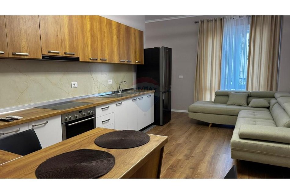 Tirane, jepet me qera apartament 2+1 , 60 m² 420 € 