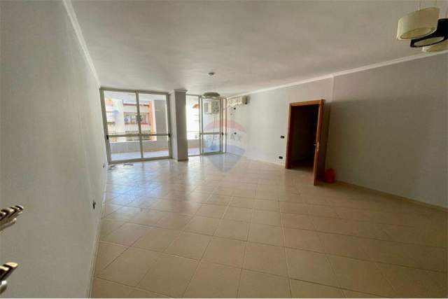 Tirane, jepet me qera apartament 2+1 Kati 2, 117 m² 350 Euro (Kopshti Zoologjik)