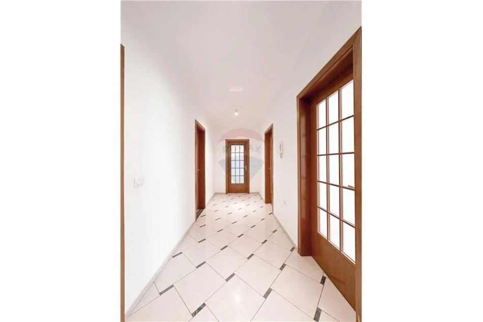 Apartament 2+1 Per Shitje Tek Liceu