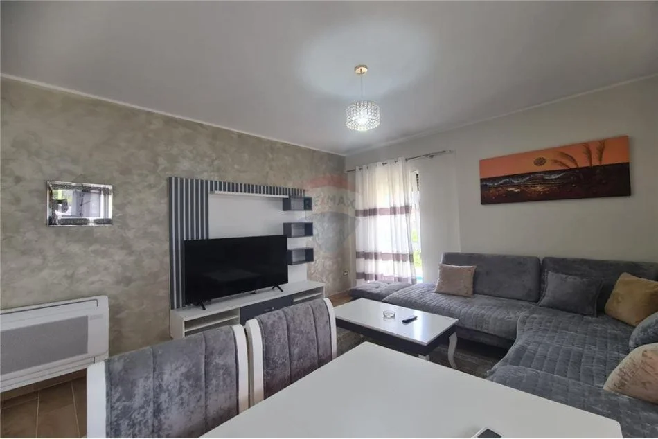 Tirane, jepet me qera 1+1 Kati 1, 59 m² 500 € (Xhamlliku)