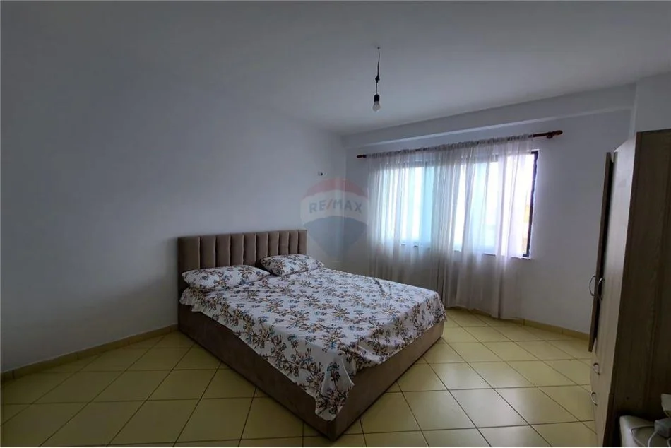 Tirane, jepet me qera apartament 2+1 , 115 m² 350 € (Laprake)