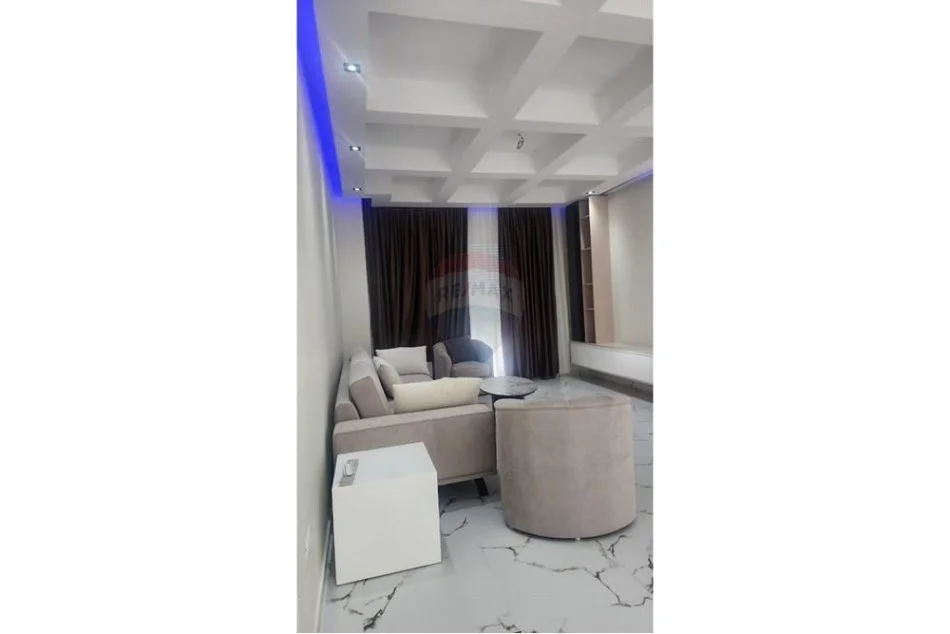 Tirane, jepet me qera apartament 2+1+Ballkon Kati 8, 140 m² 650 € (KAMEZ)