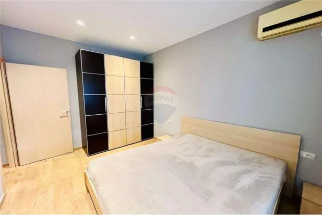 Tirane, jepet me qera apartament 2+1 Kati 10, 90 m² 700 Euro (Rruga Medar Shtylla)